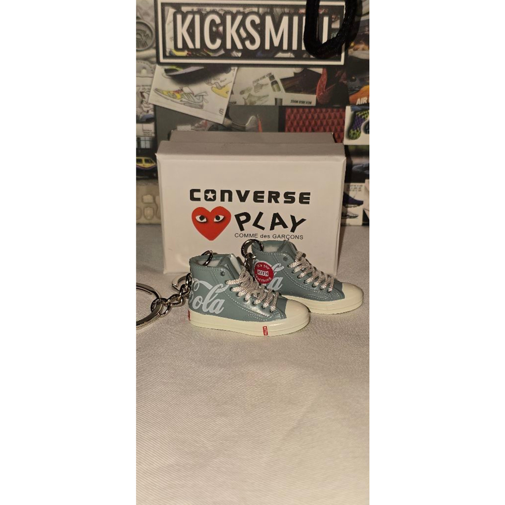 Unisex Gray and White Keychain Set with Boc and Bag One Size